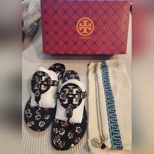 Tory Burch Miller Patent Leather Print Floral Thong Sandals size 8.5 NIB